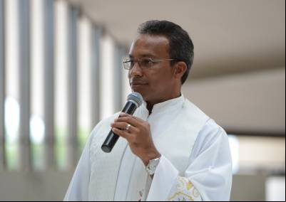 Suspensa manifestação de fiéis em apoio ao padre exorcista 