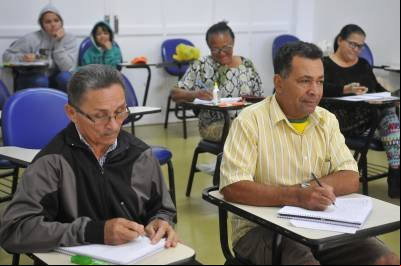 O Programa Brasil Alfabetizado tem como público-alvo jovens e adultos de 15 anos ou mais que não tiveram oportunidade estudar na idade apropriada - (crédito: Minervino Junior/CB/D.A Press) O Programa Brasil Alfabetizado tem como público-alvo jovens e adultos de 15 anos ou mais que não tiveram oportunidade estudar na idade apropriada - (crédito: Minervino Junior/CB/D.A Press)